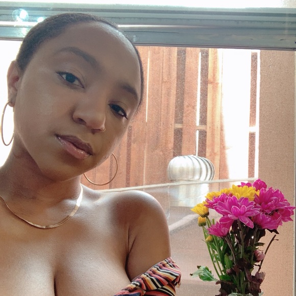 Meet your Posher, Robyn - Picture 1 of 1